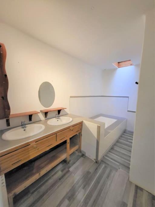 Maison 3 Chambres Avec Piscine Couverte Lespignan 외부 사진